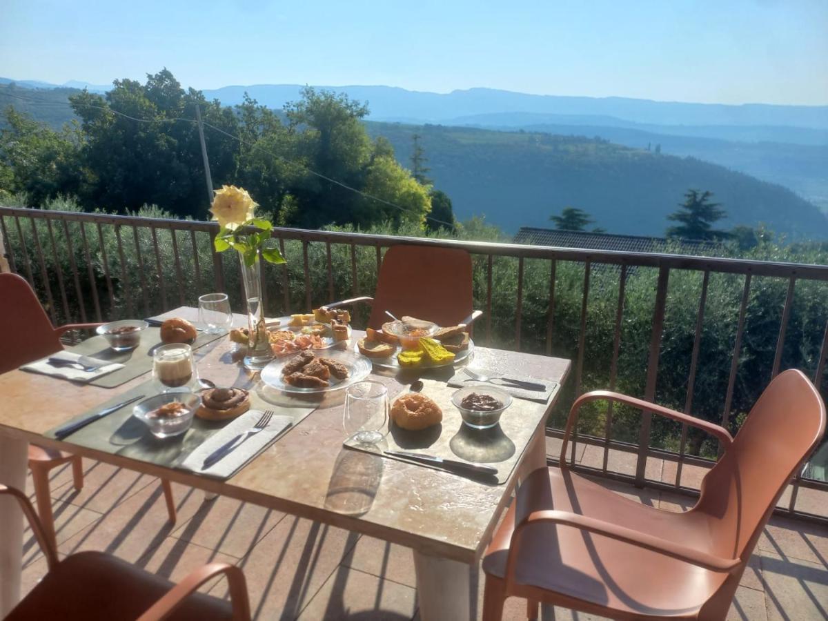 La Terrazza In Collina Acomodação com café da manhã Cavalo Exterior foto
