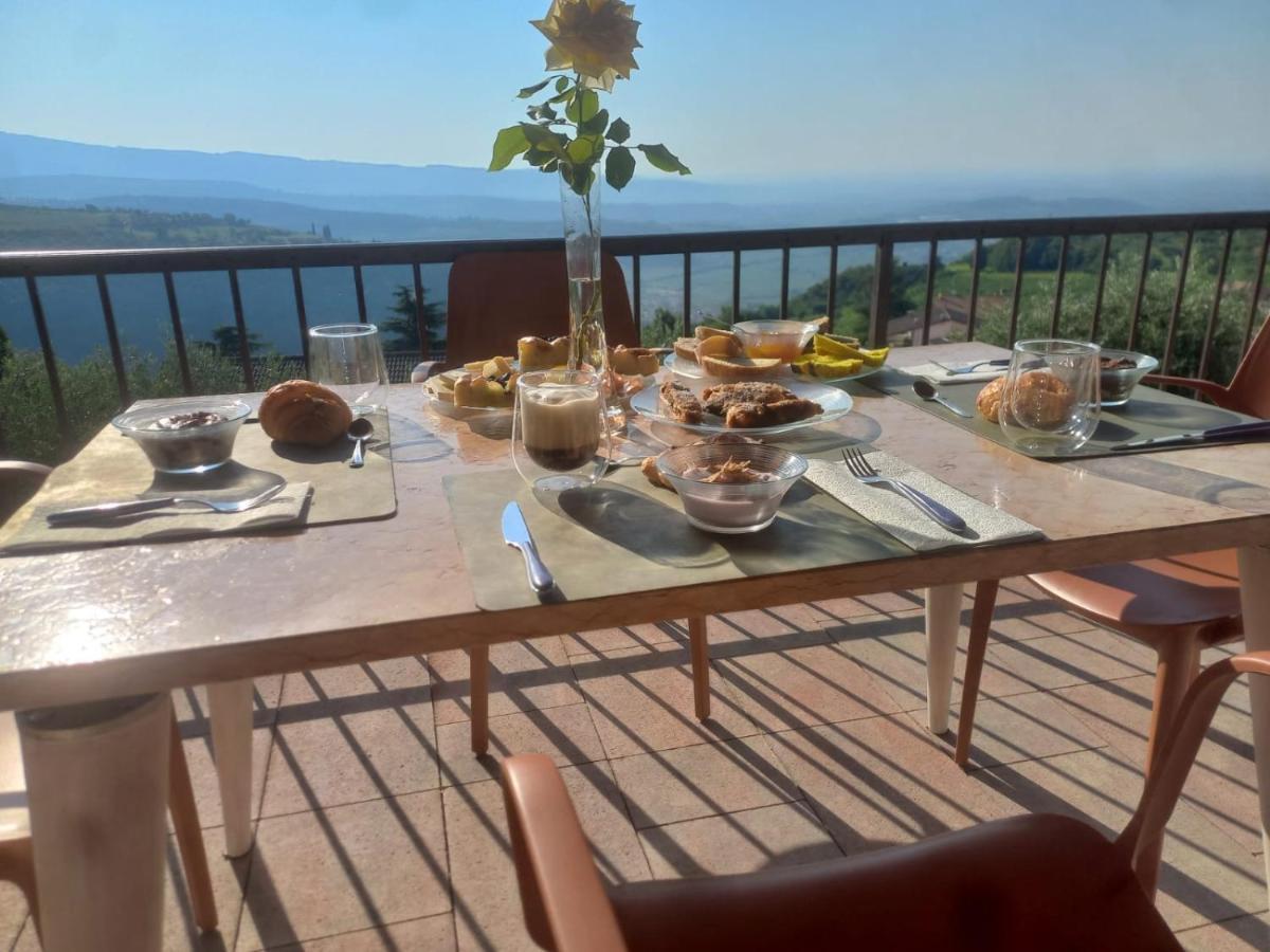 La Terrazza In Collina Acomodação com café da manhã Cavalo Exterior foto